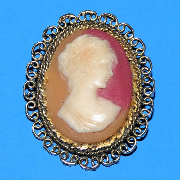 Vintage Cameo Brooch Pin Woman Girl Right Facing Gold Tone Frame - Picture 1 of 5